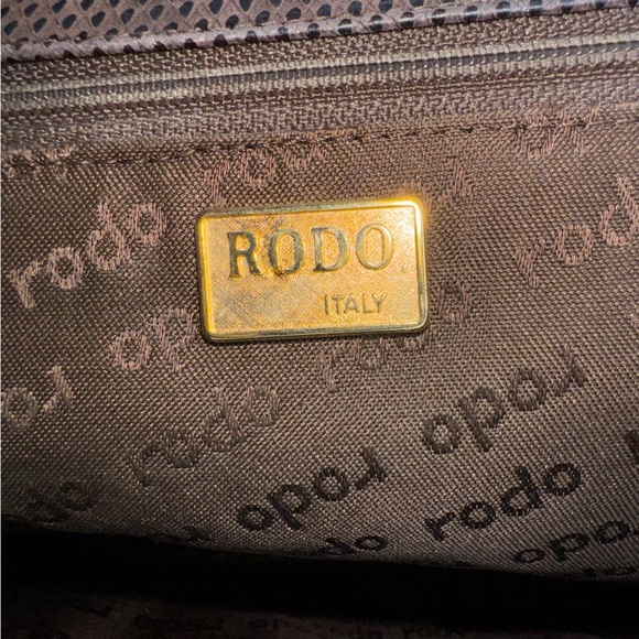 Rodo Leather Italian Made Shoulder Bag. - Picture 9 of 9